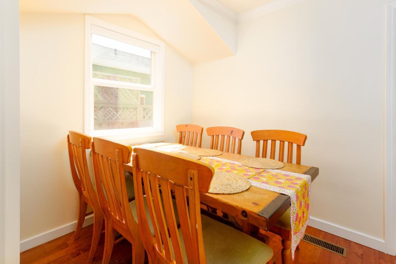 Spacious Renovated Petaluma Home- Pool Table, Fire Pit, Parking Exterior photo