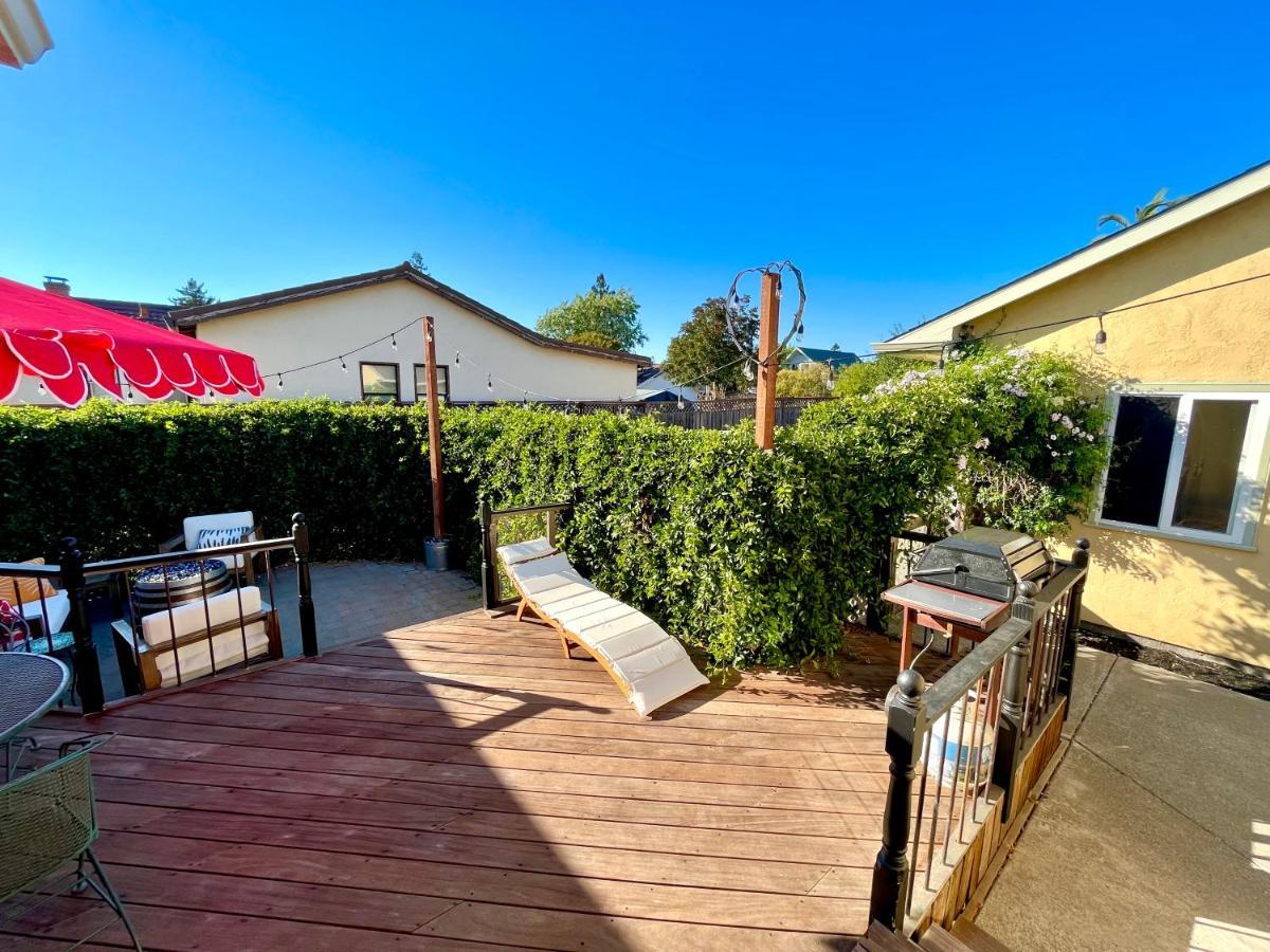Spacious Renovated Petaluma Home- Pool Table, Fire Pit, Parking Exterior photo