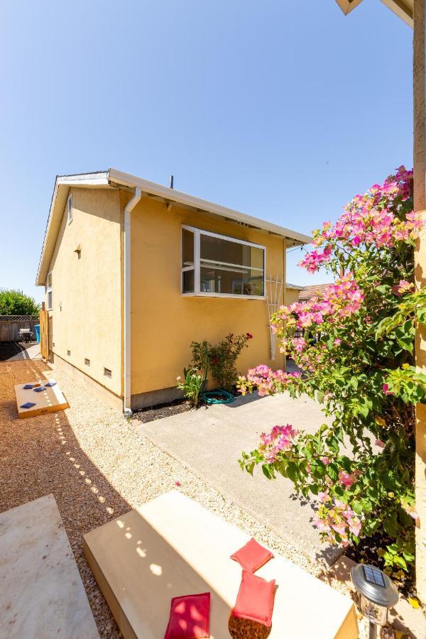 Spacious Renovated Petaluma Home- Pool Table, Fire Pit, Parking Exterior photo